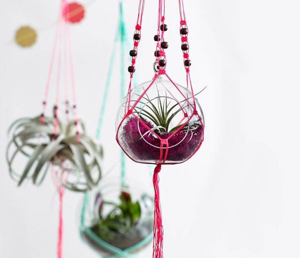 DIY : Créez une suspension en macramé pour vos pots de fleurs