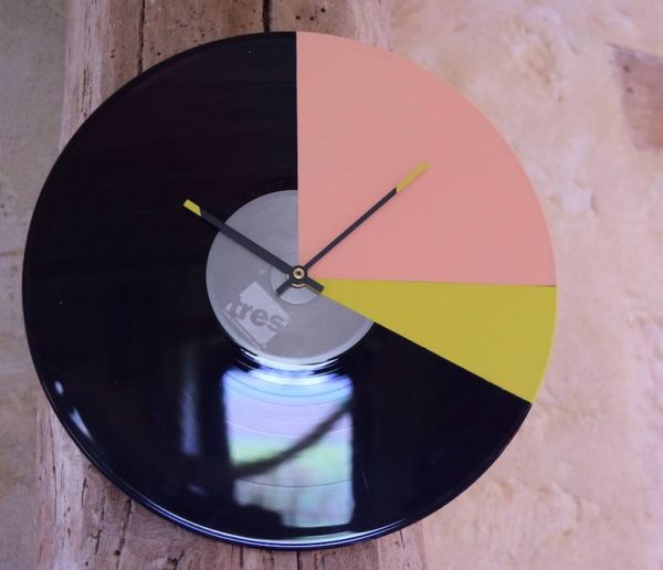 DIY : Créez une horloge murale avec un ancien vinyle