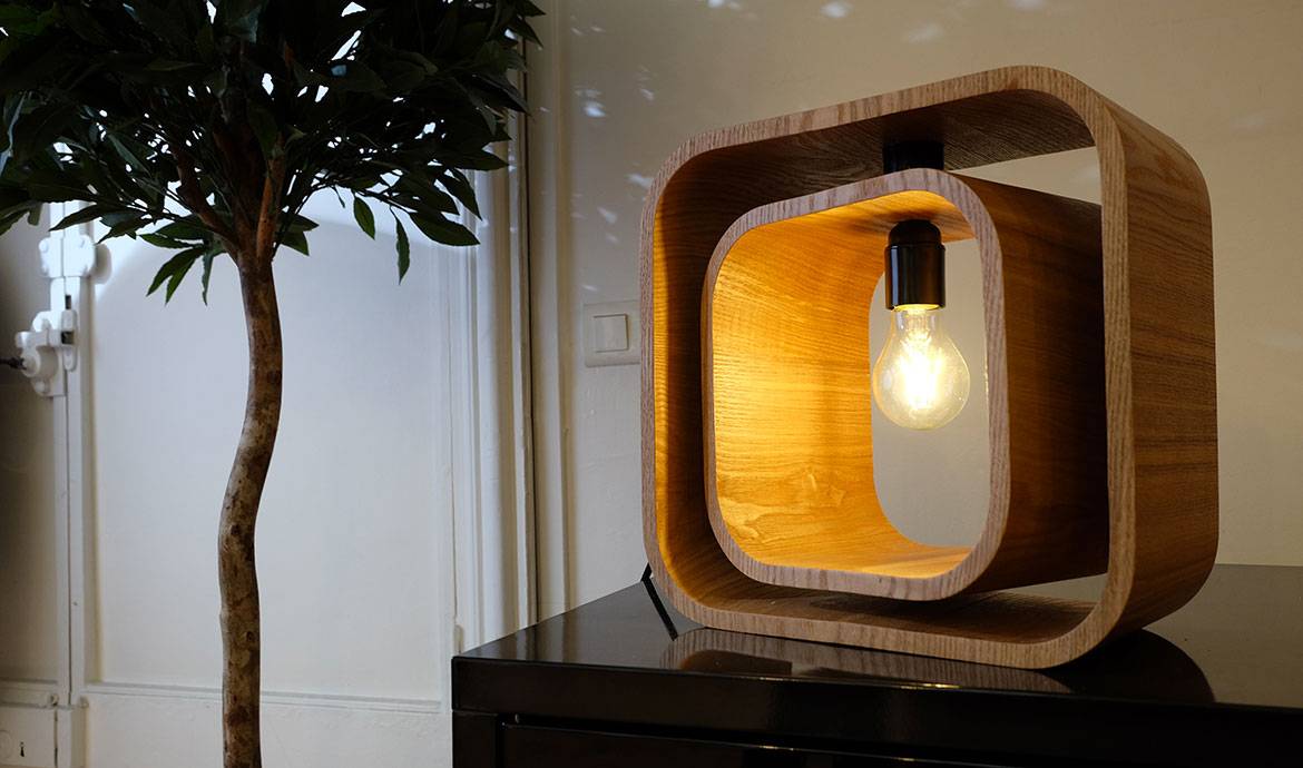 DIY : fabriquez une lampe design en détournant des étagères cubes