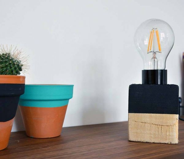 Récup : fabriquez une lampe design dans un bloc de palette