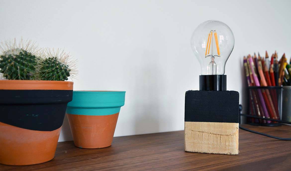 Récup : fabriquez une lampe design dans un bloc de palette