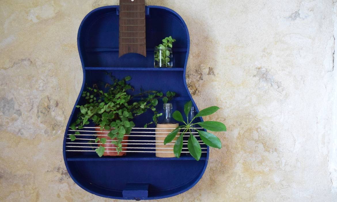 DIY : transformer une guitare en objet de décoration
