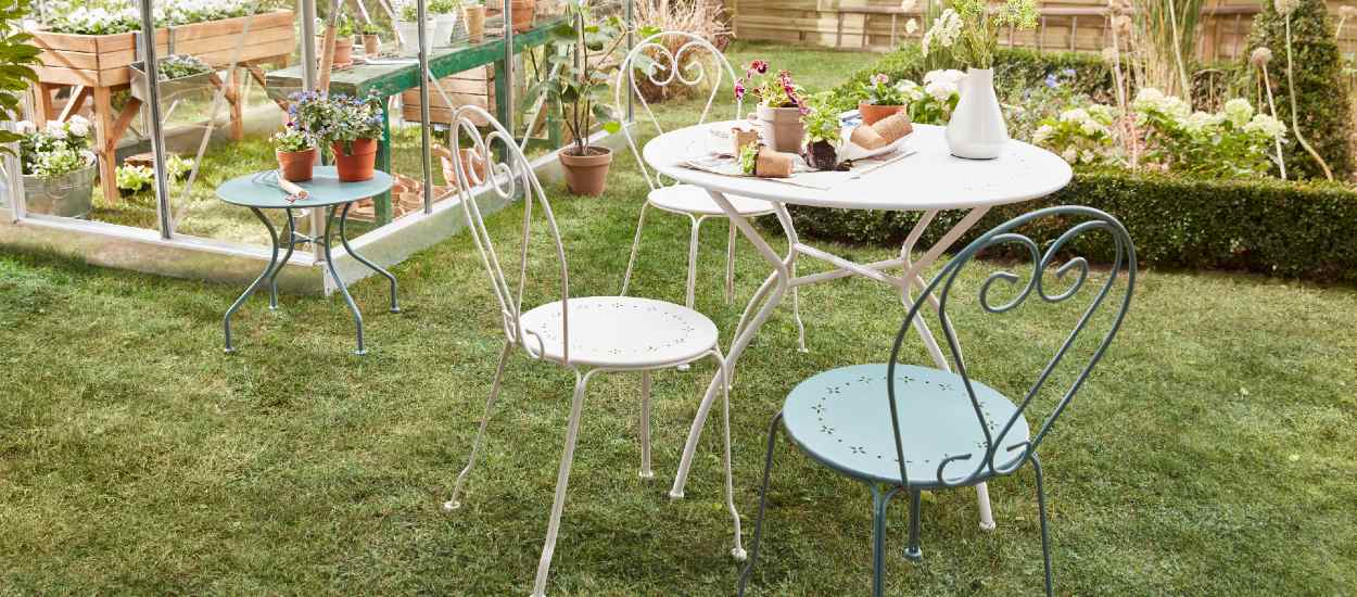 Comment entretenir et repeindre ses meubles de jardin ?