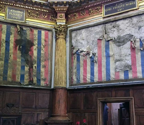 Des papiers peints révolutionnaires découverts dans une église