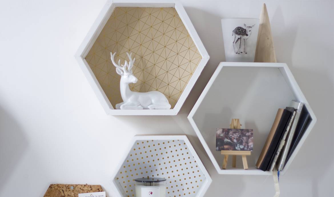 DIY : fabriquer des étagères hexagonales pour habiller votre mur