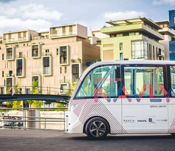 Des minibus sans chauffeur prennent la route à  Lyon