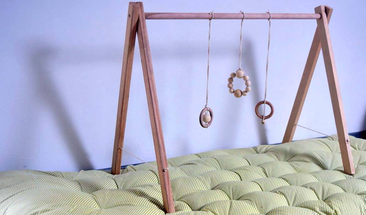 DIY : Fabriquez un portique d'éveil en bois pour votre enfant pour 20 euros