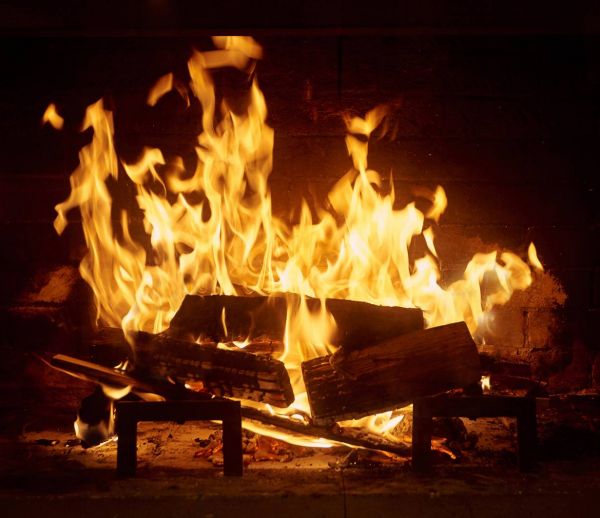 Quelle essence de bois pour un bon feu de cheminée ?