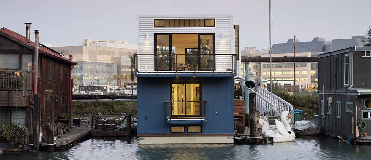 Une maison flottante au design industriel dans la baie de San Francisco