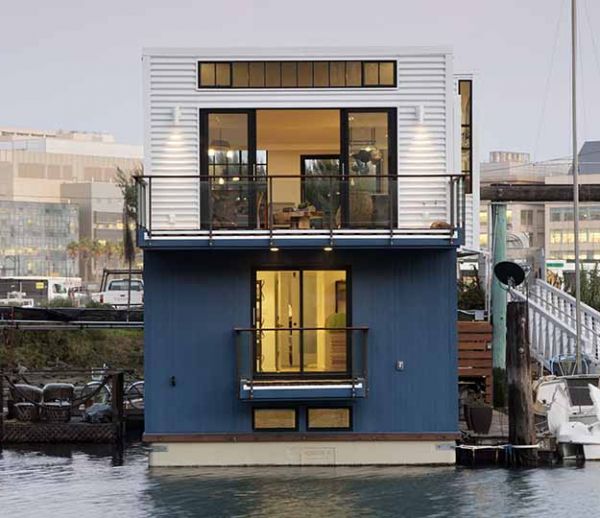 Une maison flottante au design industriel dans la baie de San Francisco