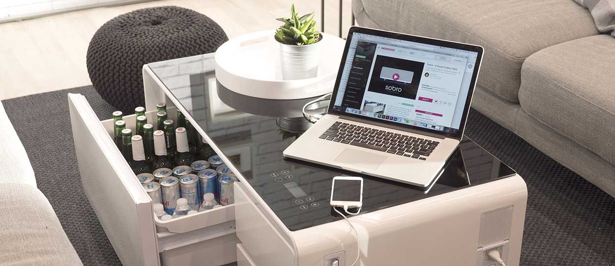 Découvrez cette étonnante table basse multifonction avec réfrigérateur intégré
