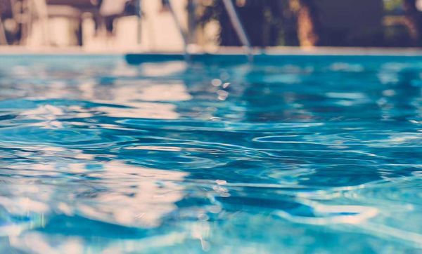 8 conseils pour bien entretenir votre piscine
