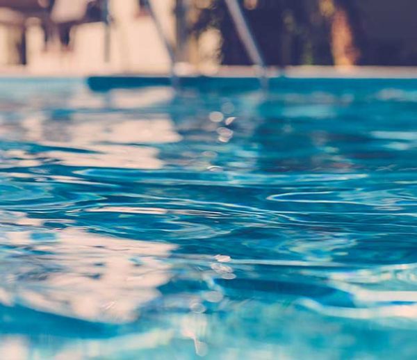 8 conseils pour bien entretenir votre piscine