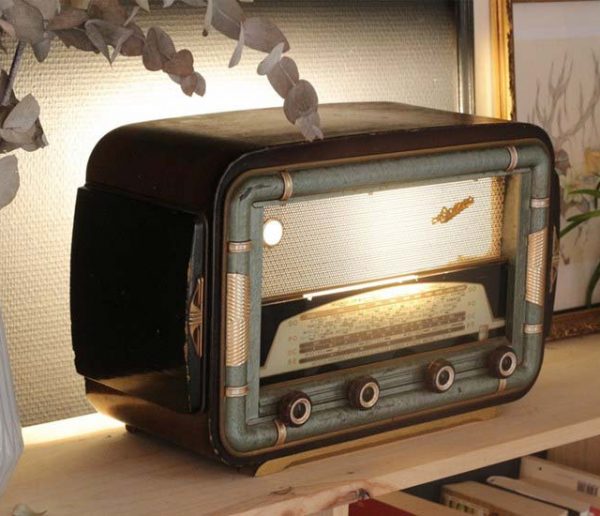 Tuto : Transformez un poste radio vintage en lampe déco