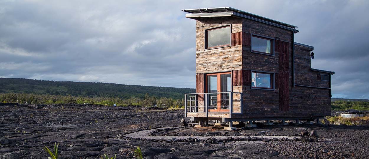 Une maison perchée sur un volcan