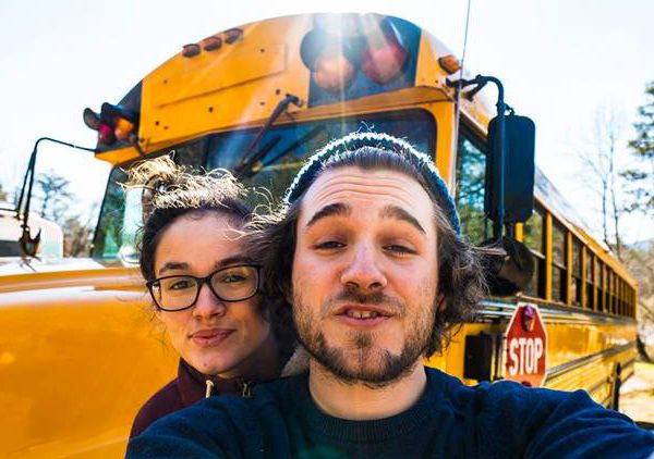 Ils ont fait de ce bus scolaire leur maison pour traverser tout le continent nord-américain