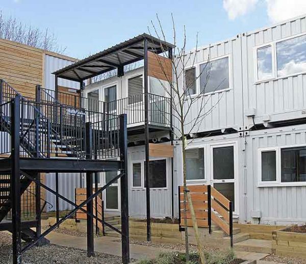 À Londres, des conteneurs transformés en appartements pour loger les personnes sans-abri