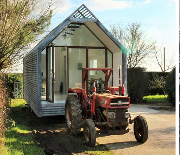 Une tiny house construite comme une cabane de berger ultra-contemporaine