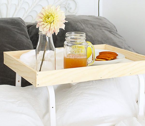 Tuto : Fabriquez un joli plateau pour vos petits-déjeuners au lit