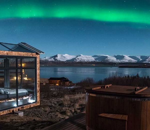 Admirez les aurores boréales dans cette incroyable cabane en Islande
