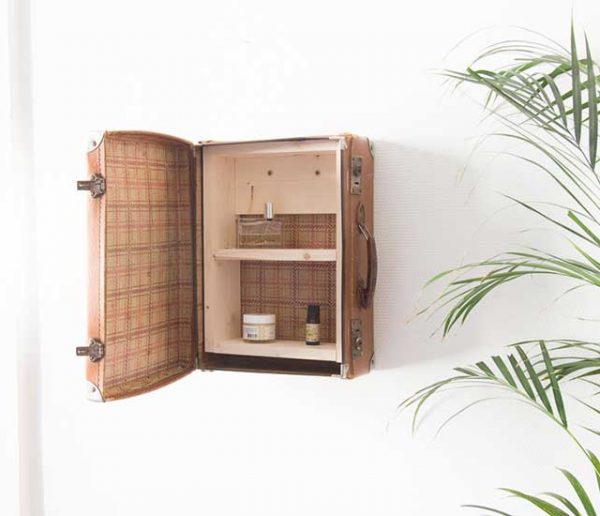Tuto : Fabriquez une armoire vintage à partir d'une valisette pour une poignée d'euros