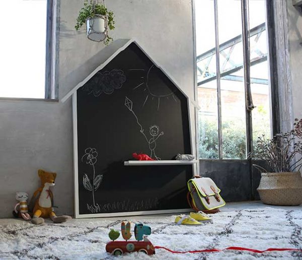Tuto : Fabriquez un tableau noir en forme de maisonnette pour vos enfants