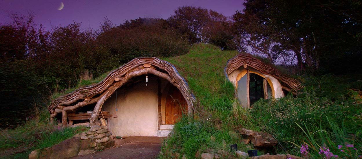 Pour moins de 3500 euros, il a construit la maison de hobbit de ses rêves