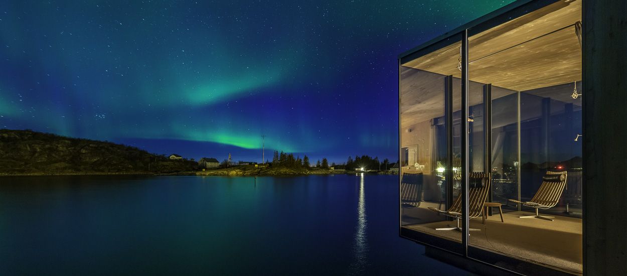 Passez une nuit dans une cabane en bois au milieu des fjords et des aurores boréales !
