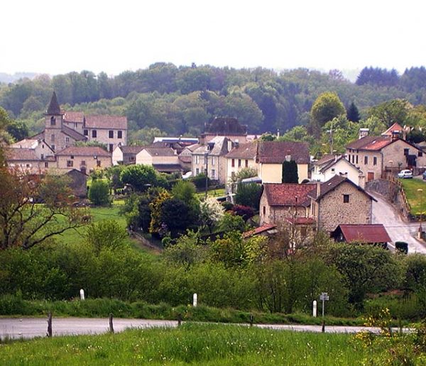 Le maire de ce village du Cantal offre des terrains pour attirer de nouveaux habitants