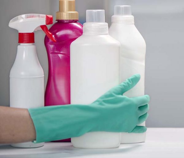 60 millions de consommateurs alerte sur les produits ménagers toxiques : que faut-il utiliser ?