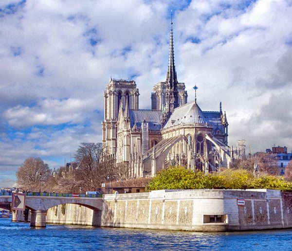 Ces architectes ont trouvé le moyen de reconstruire Notre-Dame à partir de ses cendres