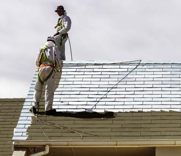 Devriez-vous repeindre le toit de votre maison en blanc pour avoir moins chaud ?