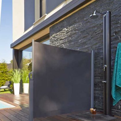 12 idées pour installer une douche extérieure de rêve dans votre jardin