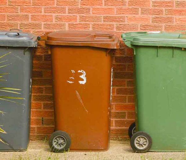 4 façons sympa de cacher sa poubelle d'extérieur
