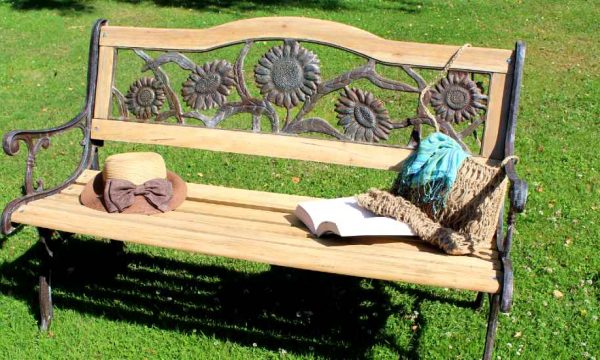 Tuto : Restaurez facilement un banc de jardin en bois