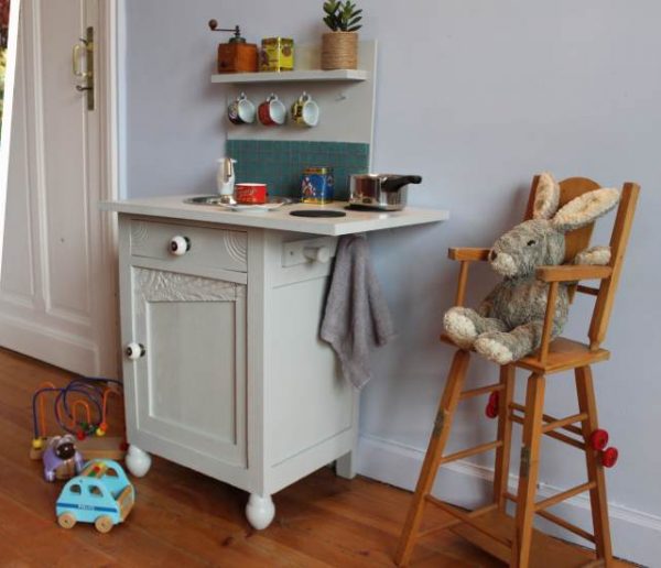 Les meilleures idées pour fabriquer une kitchenette en bois à vos enfants