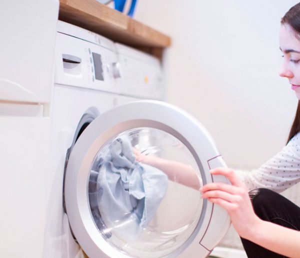 Depuis la pandémie, les filles participent davantage aux tâches ménagères que les garçons