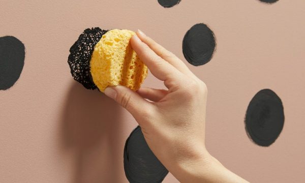 Comment peindre (joliment) un mur à l'éponge ?