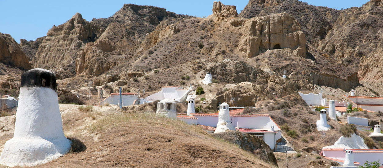 Avec 2500 grottes habitées, Guadix en Espagne est la plus grande ville troglodyte d'Europe